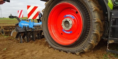 Trelleborg diseñó un neumático “cruza” con oruga