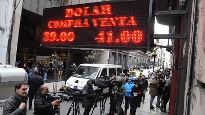 Con el dólar en $ 40, buscan minimizar el déficit, controlar más el tipo de cambio y subir retenciones