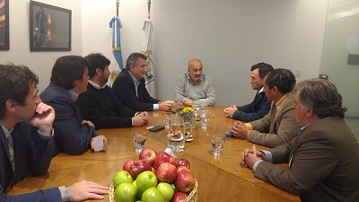 Productores de peras y manzanas comercializarán en forma directa en la ciudad de Buenos Aires