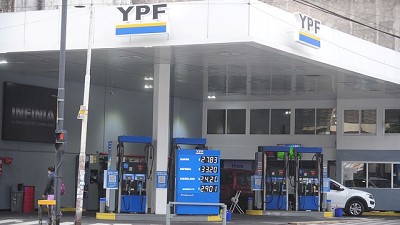 Shell e YPF se sumaron a los aumentos de naftas con una suba del 9 y 10 por ciento