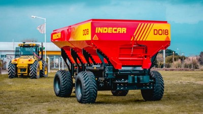 Indecar presentó una mega-abonadora de 18 toneladas