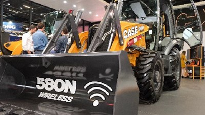 El futuro de las retroexcavadoras: CASE presenta modelos con comando a distancia y accesibilidad