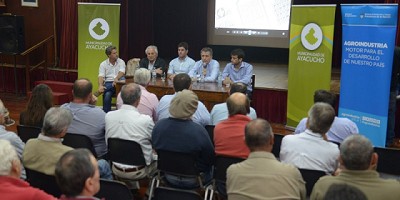 Etchevehere presentó la finalización de obras de caminos rurales en Ayacucho