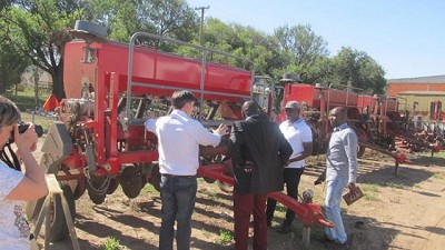 Apache se expande con las sembradoras en África