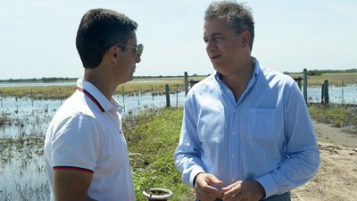 Etchevehere visitó productores de las zonas afectadas por la inundación