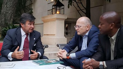 El jefe de la misión del FMI estuvo con la Rural y escuchó quejas por las retenciones