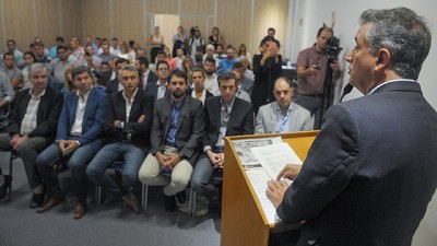 Etchevehere entregó fondos para agricultores familiares en Entre Ríos