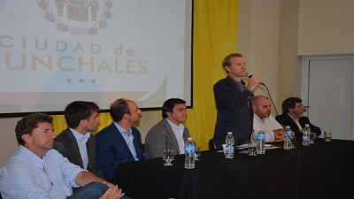 Entrega de fondos a productores lecheros en Santa Fe