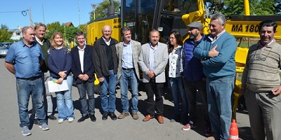 Nueva motoniveladora para mejorar caminos rurales en Laboulaye