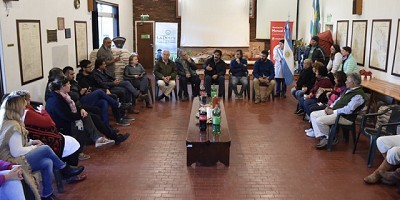 Cosechan y entregan 260 bolsones de papa a escuelas y comedores de Miramar y Otamendi