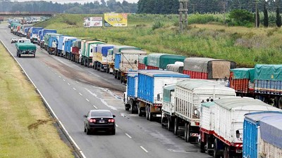 Falta entrar al Gran Rosario el 80% de los camiones con soja y el 70% con maíz