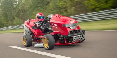 Honda hizo “volar” una cortadora de césped a 243 Km/hora