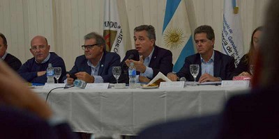 Etchevehere encabezó la primera Mesa Nacional de Competitividad del Maní en Córdoba