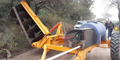 Diseñaron una podadora todo-terreno para despejar banquinas con arbustos