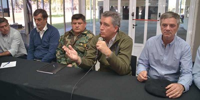 Etchevehere se reunió con productores afectados por los silobolsas