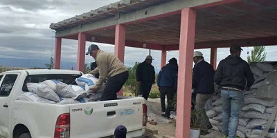 Incendios: la Provincia de Córdoba asiste con balanceado a pequeños productores