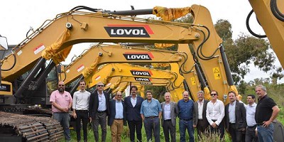 La Provincia entregó maquinaria vial a municipios para reparar caminos rurales