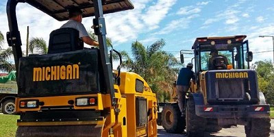 Michigan presentó un rodillo de doble tambor para tareas de bacheo