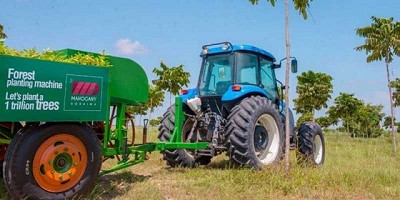 Mahogany Roraima diseñó una máquina que recupera zonas deforestadas