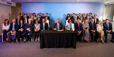 Un equipo grande y el riesgo de repetir el error de Macri: dividir el manejo de la economía