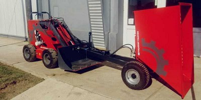 Indu-Val diseñó un carro volcador multiuso para acoplar a las minicargadoras