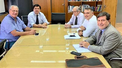 La Federación de la Carne se reunió con Moroni por la aplicación del decreto que prohíbe el traslado de media res al hombro