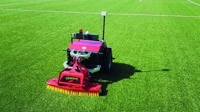 SMG inventó un robot para limpiar campos de césped artificial