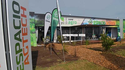 El agro bit a bit en la palma de la mano