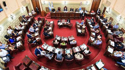 Los diputados santafesinos aprobaron la ley de necesidad y donarán la mitad de su dieta