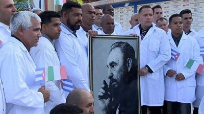 La oposición rechazó la llegada de los médicos cubanos y exigió el regreso de los argentinos varados en el exterior