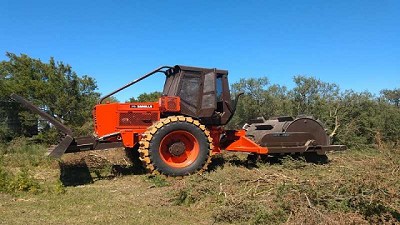 Desarrollan un prototipo de rolo autopropulsado para silvopastoriles