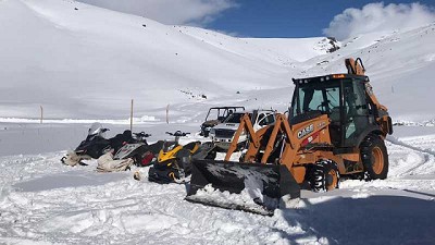 Una retroexcavadora CASE trabaja en el corazón de Los Andes