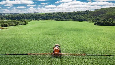 Jacto mostró la Uniport 4530 con botalón híbrido de 42 metros