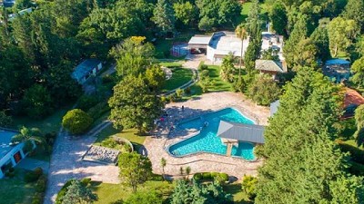 Un salón se reinventa e inaugura un Asador de Campo