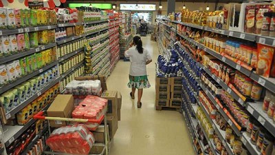 Español: “No hay desabastecimiento de alimentos y consumo masivo”