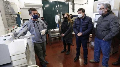 Probaron la ensachetadora que beneficiará a las pequeñas cuencas lecheras