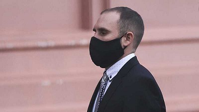 Guzmán gasta para bajar al dólar, pero en el mundo sube