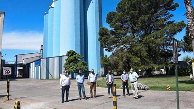 El ministro Rodríguez recorrió la planta de la asociación de cooperativas argentinas de San Nicolás