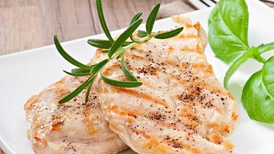 La carne de pollo es importante para mantener una alimentación saludable durante el embarazo y la lactancia