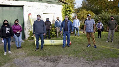 Basterra y Rodríguez entregaron materiales a productores familiares del Cinturón Hortícola de La Plata