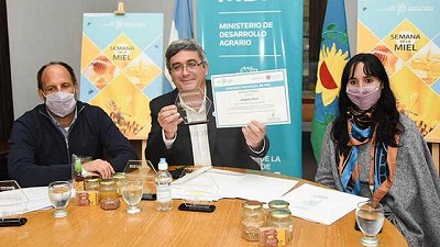 Se entregaron los Premios del Primer Concurso Provincial de Miel 2021 organizado por el MDA