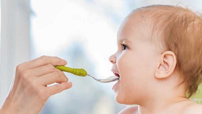 La carne de pollo es un alimento apto para incorporar en las primeras comidas de los bebés