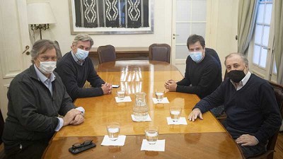 Facundo Manes junto a directivos de la Sociedad Rural Argentina