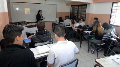 La mitad de los jóvenes pobres no termina la secundaria