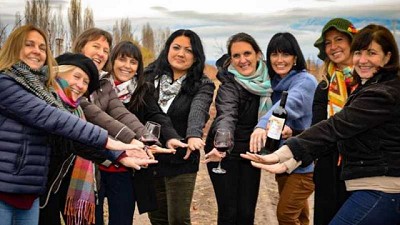21 mujeres se asociaron y producen un vino con marca propia