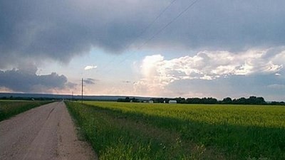 Calor, acompañado por lluvias de variada intensidad, finalizando con un descenso térmico