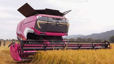 En China, probaron a campo una cosechadora robot de 400 CV