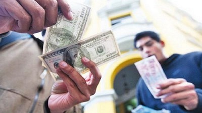 Las argentinas son las que más sueldo destinan en sus necesidades básicas de la región