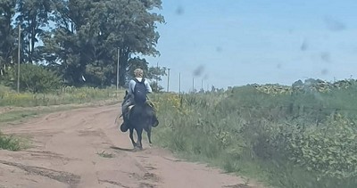 Lautaro, el joven que recorrió 40 kilómetros a caballo para ir a la escuela
