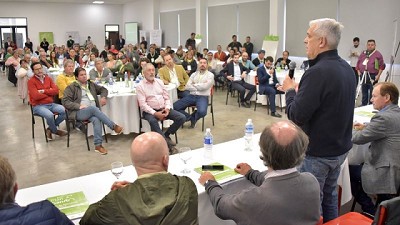 Entre Ríos: Julián Domínguez y Gustavo Bordet lanzaron el Plan GanAr en la Provincia y encabezaron una jornada con productores avícolas